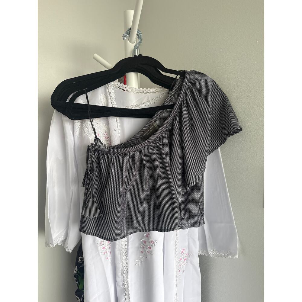 One shoulder crop top